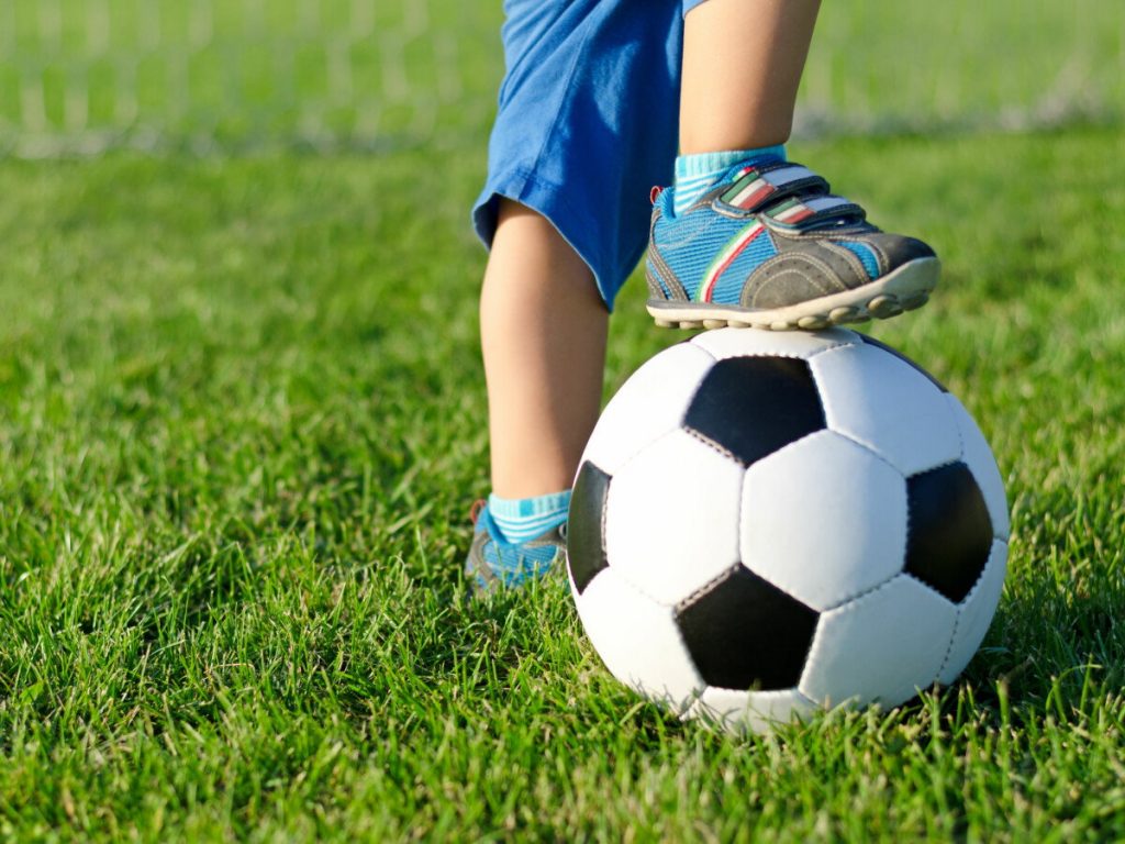 Громадська організація “Футбольна академія “ЯГУАР” запрошує на безкоштовні тренування з футболу дітей. кременчук, діти, тренування, футбол, інвалідність