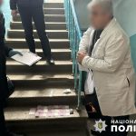 Слідчі поліції Буковини повідомили про підозру голові військово-лікарської комісії в одержанні хабара