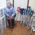 В Охтирці людям із інвалідністю видають милиці