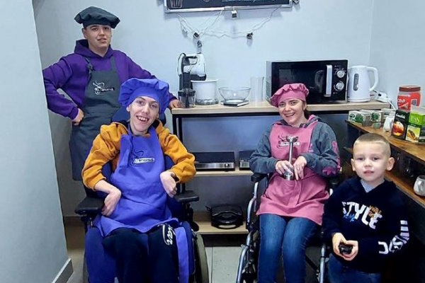 Для соціального кафе на Буковині, де працює молодь з інвалідністю, закупили обладнання (ФОТО). лужани, кафе горнятко, молодь, обладнання, інвалідність