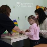 Робота зі спеціалістами, арт-терапія: як у Дніпрі допомагають дітям з особливими потребами (ФОТО)