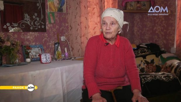 Бабуся з протезом: 74-річна жителька Чернігівщини після поранення танцює та порається по господарству. любов прочухан, війна, обстріл, поранення, протез