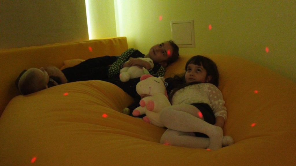 У Галичі на Прикарпатті відкрили інклюзивну сенсорну кімнату для дітей (ФОТО, ВІДЕО). галич, діти, особливими освітніми потребами, сенсорна кімната, інклюзивно-ресурсний центр