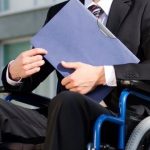 Зеленський підписав закон про одноразові виплати чиновникам, які стали особами з інвалідністю на війні: скільки платитимуть