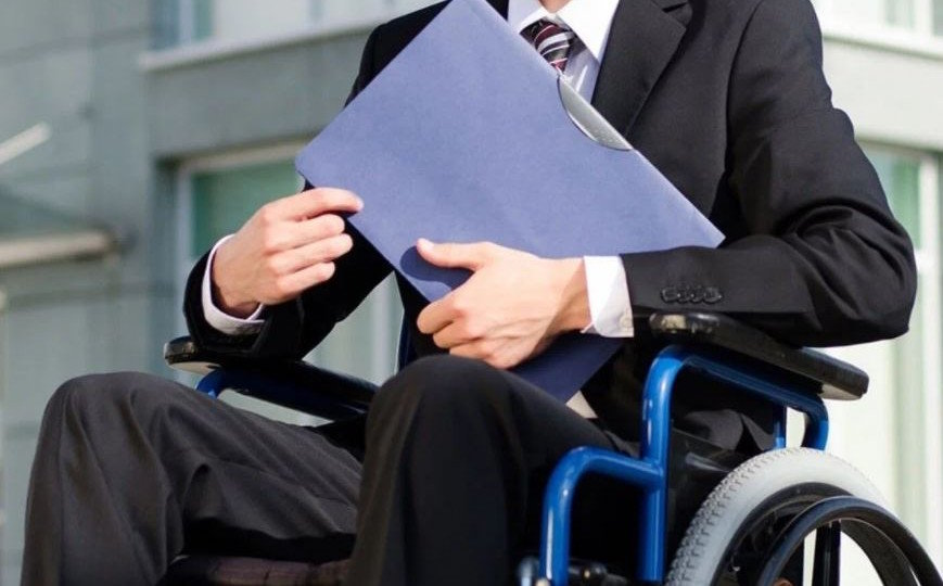 Зеленський підписав закон про одноразові виплати чиновникам, які стали особами з інвалідністю на війні: скільки платитимуть. воєнний стан, грошова допомога, підтримка, чиновник, інвалідність