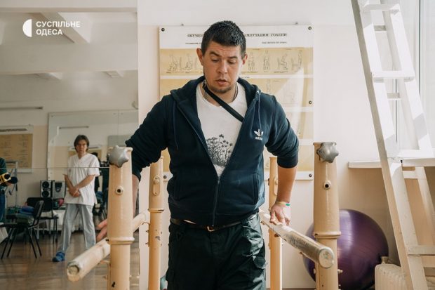 “Я тренувався ходити заново”: як в Одесі виготовляють протези для військовослужбовців. одеса, військовослужбовець, протез, протезно-ортопедичне підприємство, протезування