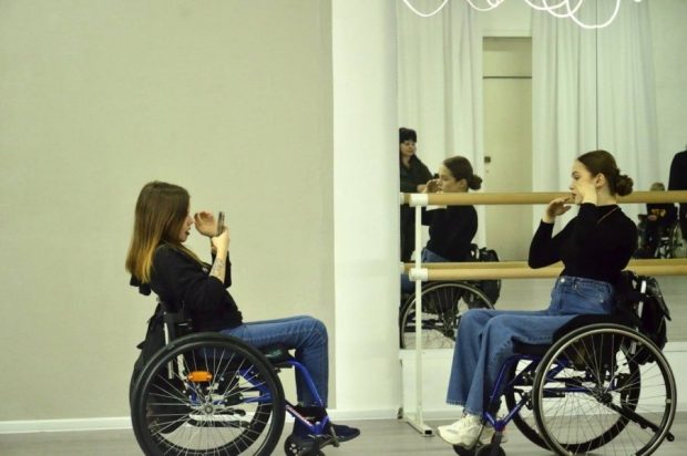 На подіум на інвалідному візку. Як працює перша українська модельна школа з інклюзією. моделінг, стереотип, інвалідність, інклюзивна модельна школа новіми, інклюзія