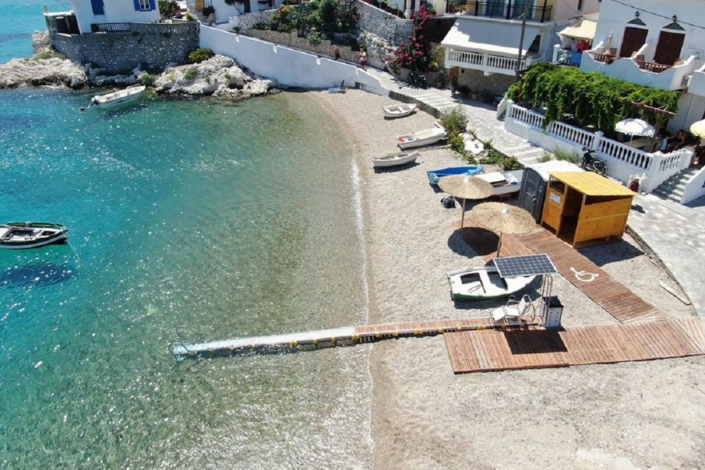 У Греції сотні пляжів зробили доступними для людей з інвалідністю. Як вони виглядають? (ФОТО, ВІДЕО). греція, допомога, доступність, пляж, інвалідність