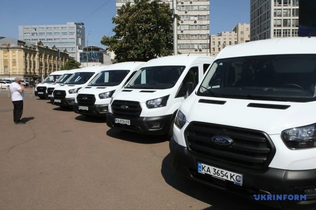 Данія передала Україні 15 інклюзивних автомобілів. unfpa, данія, гендерно зумовлене насильство, інвалідність, інклюзивний автомобіль