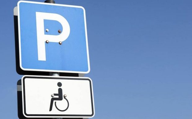 Кияни з інвалідністю відстоюють свої місця для паркування. київ, авто, водій, паркування, інвалідність