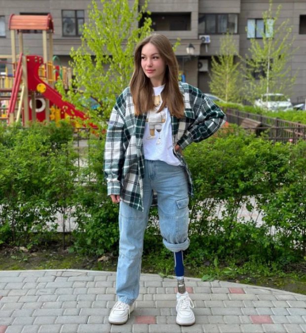 «Я буду руйнувати стереотипи»: 19-річна українська військова, яка втратила ногу на війні. руслана данілкіна, відчуття, війна, мотиваційна цитата, протез