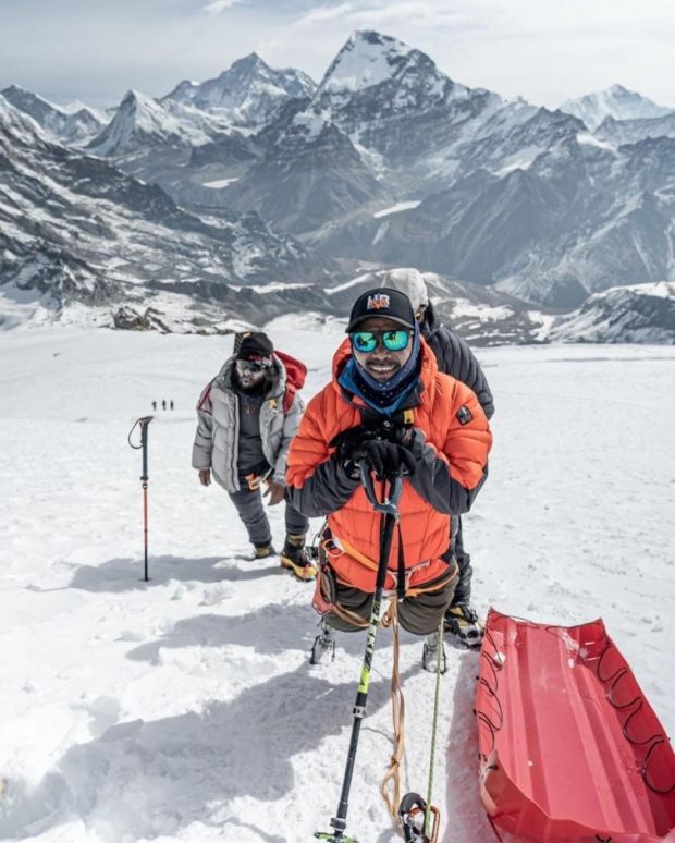 Перший у світі випадок: британський ветеран підкорив Еверест без обох ніг. еверест, харі будда магар, альпініст, ветеран, протез