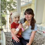 Народилася з вагою 550 г, у два роки втратила слух: у Львові 4-річній дівчинці подарували радість чути
