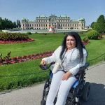 Голос дає надію: як прикарпатка з інвалідністю допомагає іншим