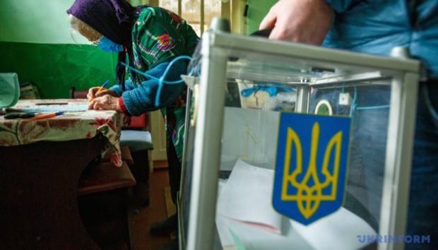 В Україні запускають проєкт, що полегшить голосування для людей з інвалідністю. рада безбар’єрності, цвк, голосування, проєкт, інвалідність