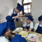 "Щоб швидше була перемога": молодь з інвалідністю з Полтави готують смаколики для військових (ФОТО, ВІДЕО)