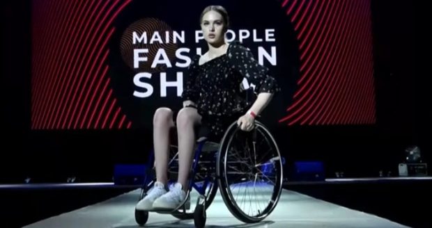 У Львові відбувся модний показ, на якому дефілювали моделі з інвалідністю. львів, модельна школа нові ми, модний показ, подіум, інвалідність