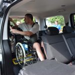 Світлина. Хотинська громада отримала автомобіль, обладнаний для перевезення маломобільних людей та людей з інвалідністю. Безбар'ерність, інвалідність, перевезення, автомобіль, БФ Право на захист, Хотинська громада