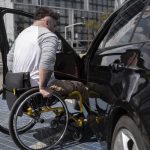 Безоплатне забезпечення автомобілем: чи може його отримати особа з інвалідністю внаслідок війни