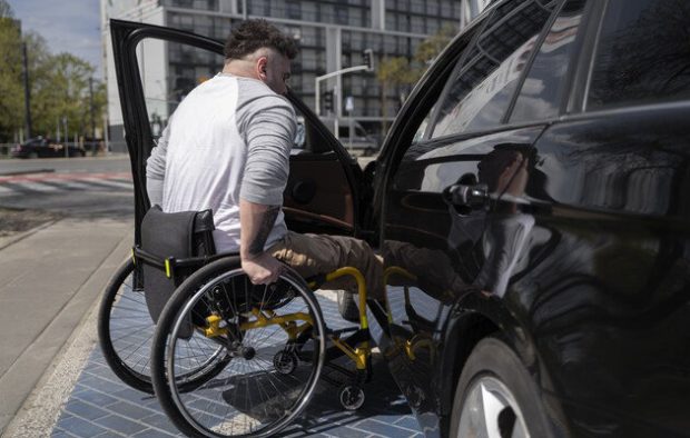 Безоплатне забезпечення автомобілем: чи може його отримати особа з інвалідністю внаслідок війни. автомобіль, документ, забезпечення, пільга, інвалідність внаслідок війни
