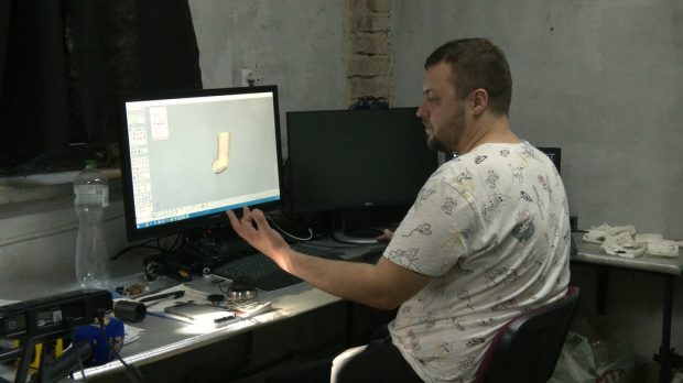 В Івано-Франківську лікарі розробили протез для військового за технологією 3D-друку. 3d-друк, івано-франківськ, антон шелест, військовослужбовець, протез