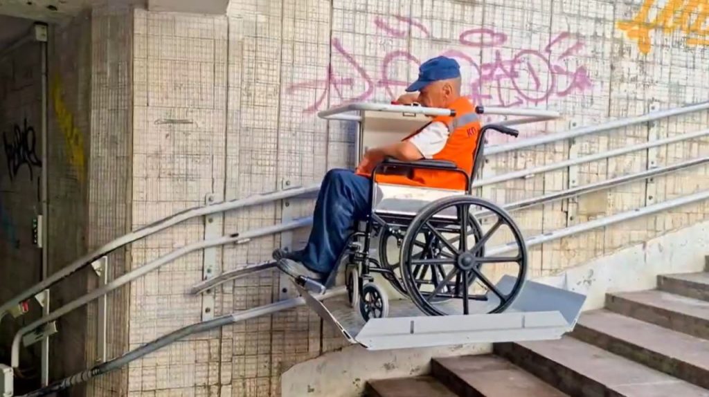 В Одесі відновлюють систему електричних підйомників для людей з інвалідністю. одеса, залізничний вокзал, підземний перехід, підйомник, інвалідність