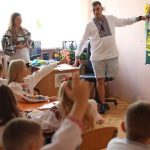 У Львові перший урок у школі провів військовослужбовець, що втратив ногу на війні (ФОТО)