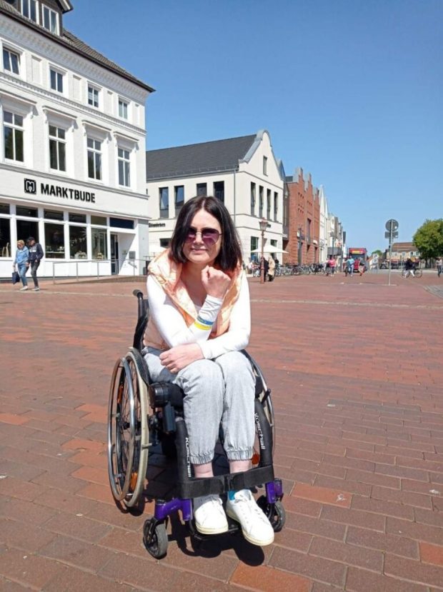 «Німеччина дозволяє людині на візку відчувати себе без інвалідності»: жителька Запоріжжя Алла Мурізіді – про досвід життя в евакуації. алла мурізіді, німеччина, доступність, крісло колісне, інвалідність