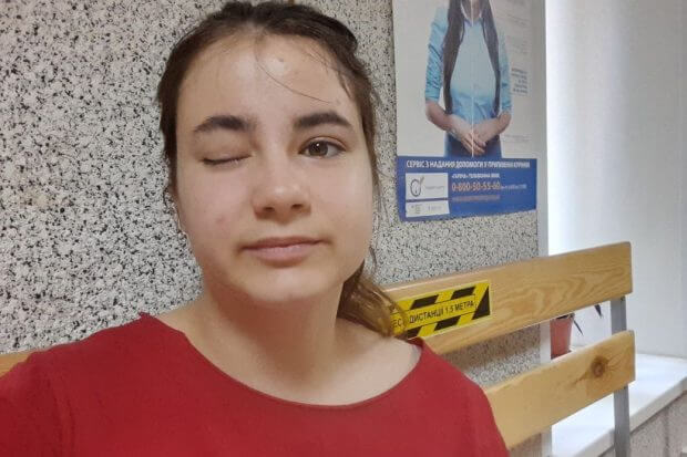 Пережила інсульт у 12 років: на Одещині переселенка з Мелітополя взяла під опіку підлітка з інвалідністю. дівчинка, опіка, переселенка, інвалідність, інсульт