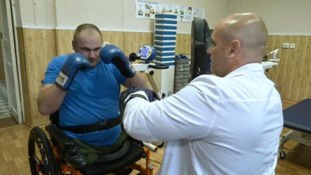 “Запротезуватися у мене один шанс”: боєць Олександр Ботюк із ДШВ реабілітується у Полтаві. дшв, олександр ботюк, військовий, поранення, протезування