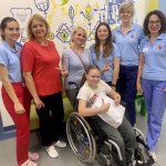 Львівські реабілітологи допомогли 12-річній пацієнтці з ДЦП самотужки керувати своїм візком