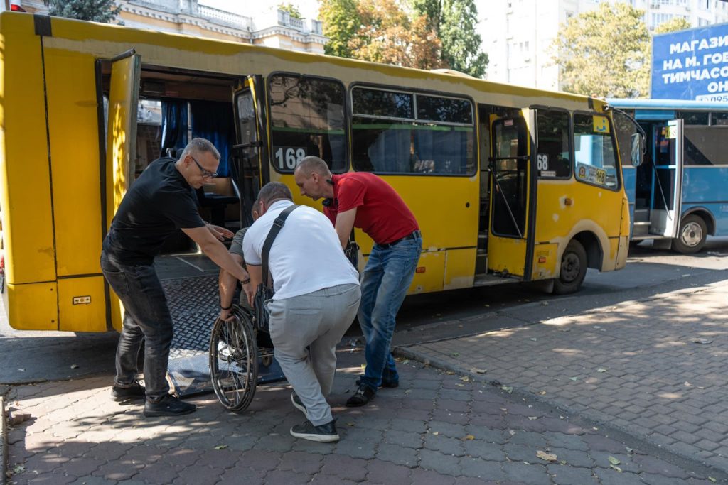 В Одесі мають обладнати GPS трекером автобуси для людей з інвалідністю. gps трекер, одеса, зустріч, міський транспорт, інвалідність