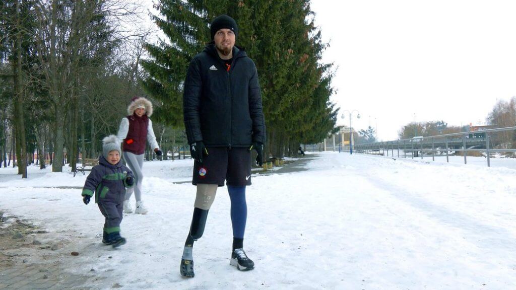 Волонтерить і мотивує важкопоранених оборонців: ветеран з Вінниччини пробіг 147 км на протезі (ФОТО, ВІДЕО). роман кашпур, ветеран, захисник, марафон, протез