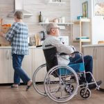 На яку пенсію вигідніше перейти пенсіонеру з інвалідністю: рекомендації юриста