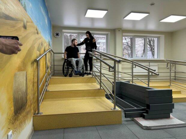 Як працює перша державна візочкова майстерня, в Рівненському обласному госпіталі ветеранів війни. рівненський обласний госпіталь ветеранів війни, візочкова майстерня, допомога, крісло колісне, пацієнт