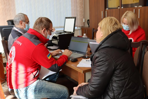 На Тернопільщині для переселенців і людей з інвалідністю продовжили час реєстрації на отримання допомоги від Червоного Хреста. тернопільщина, червоний хрест, допомога, переселенец, інвалідність