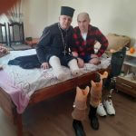 Український священик, який 22 роки носить протези, зворушливо підтримав військового (ФОТО)