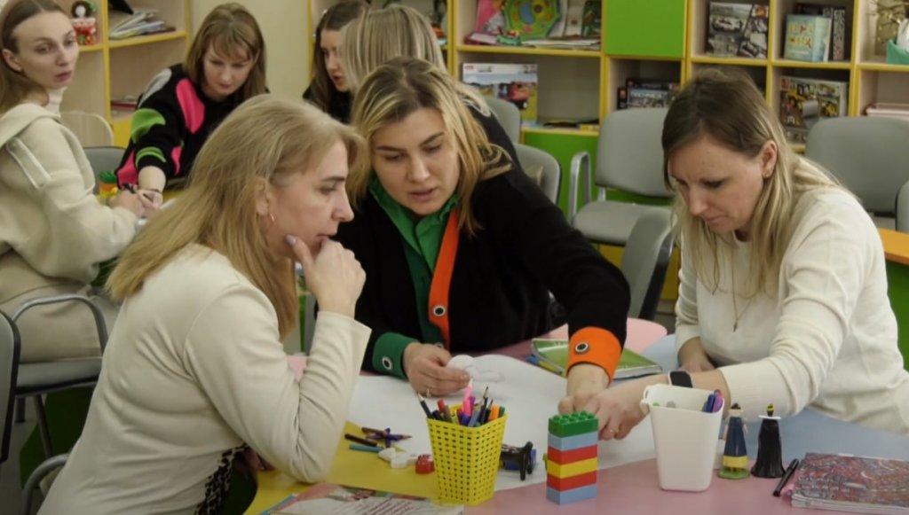 У Черкасах майбутніх педагогів навчають працювати з дітьми, які мають особливі освітні потреби (ВІДЕО). черкаський національний університет, діти, особливими освітніми потребами, педагог, студентка
