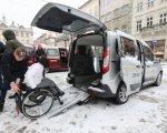 У Львові людям на кріслах колісних компенсують вартість проїзду спеціальним таксі (ВІДЕО). львів, вартість проїзду, компенсація, інвалідність, інклюзивне таксі