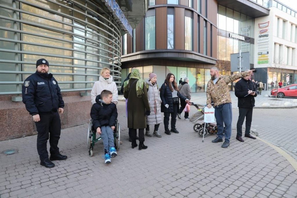Доступність міського простору для маломобільних груп населення інспектували в Ужгороді (ФОТО). ужгород, громадський простір, доступність, огляд, інвалідність
