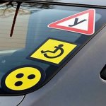 Жовте коло з трьома крапками: що означає цей знак на авто