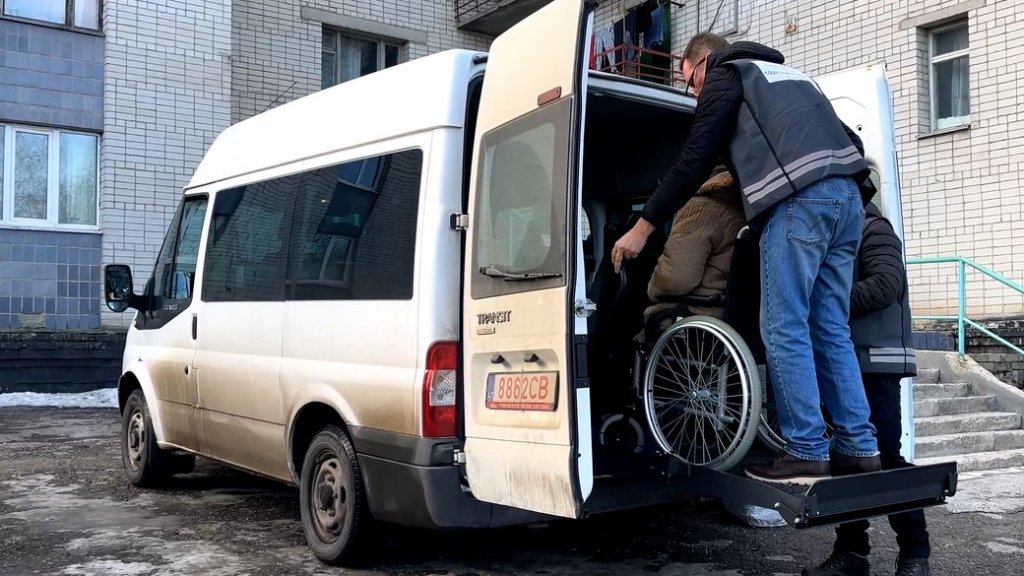 Благодійники з Харкова отримали автомобіль для евакуації маломобільних (ФОТО). харків, автомобіль, благодійник, евакуація, інвалідність