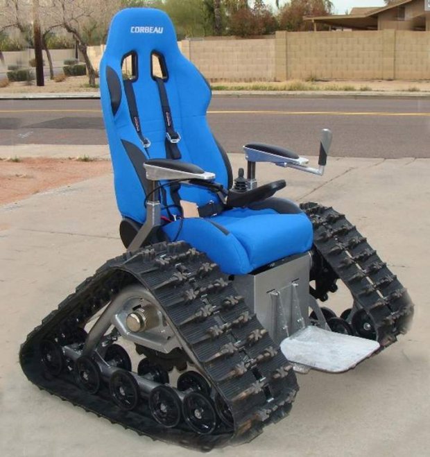 Для людей з інвалідністю випускають зимовий варіант електровізків – на гусеницях. всюдихід, крісло-транспортер tank chair, пересування, інвалідний візок, інвалідність