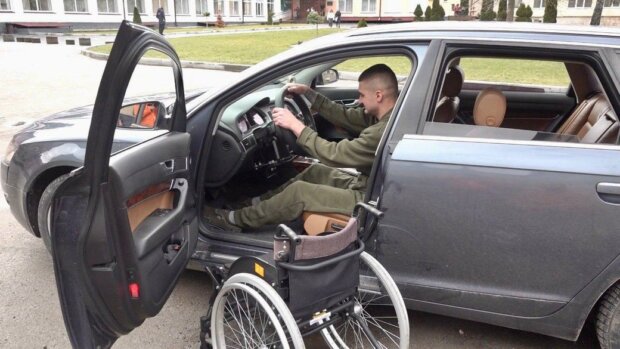 Активне життя на кріслі колісному: в Тернополі з бійцями працюють інструктори, які теж мають інвалідність. тернопіль, крісло колісне, поранення, інвалідність, інструктор першого контакту