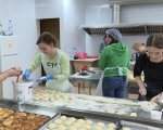 Сім’ї, що виховують дітей з інвалідністю, готують їжу для військовослужбовців (ВІДЕО). тернопіль, волонтер, військовослужбовець, інвалідність, їжа