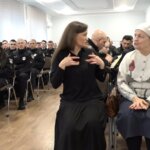 "Щоб не відчувати бар'єрів у спілкуванні" — майбутні поліцейські у Житомирі вивчають жестову мову (ФОТО, ВІДЕО)