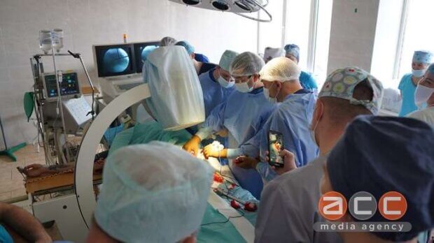 Остеоінтеграційне протезування: австралійський хірург провів у Чернівцях унікальні операції. чернівці, операція, остеоінтеграційне протезування, пацієнт, протез