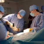 Складна операція: імплантат для кріплення протеза вживили в кістку пацієнту лікарі з Вінниці (ФОТО)