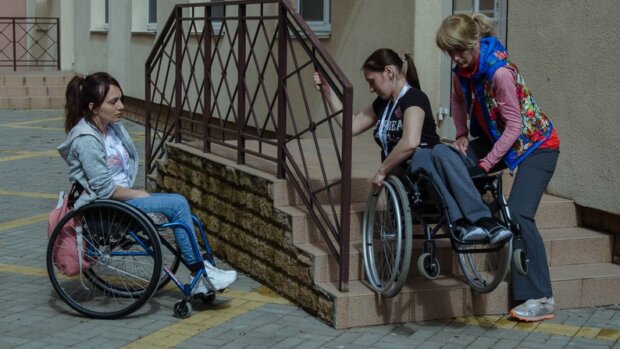 “Такий самий чоловік на кріслі колісному”. Шахтар з Донеччини з травмою спинного мозку вчиться допомагати іншим. іван батрак, група активної реабілітації, крісло колісне, інвалідність, інструктор