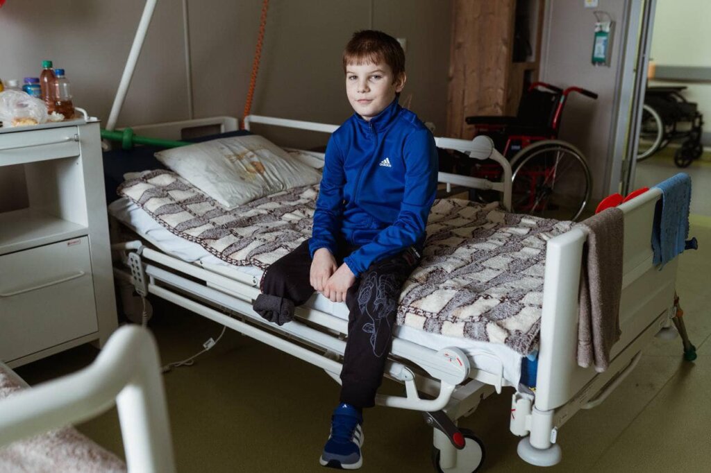 Діти з Херсонщини проходять реабілітацію після поранення в Київській спеціалізованій лікарні «Охматдит» (ФОТО). охматдит, війна, діти, лікування, протезування